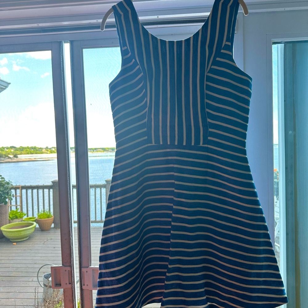 Vineyard Vines sleeveless summer dress. Size 10